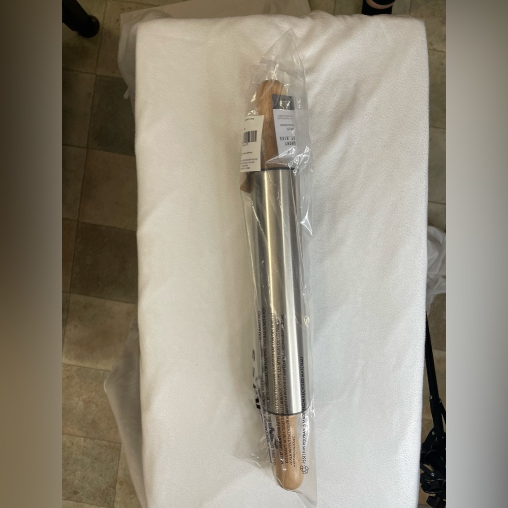 🍁🦫New in bag never used- Rolling pin